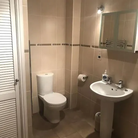 Gardenside, Free Private Parking Included, شقة باونيس أون وينديرمير
