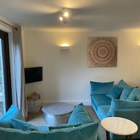 דירה Gardenside, Free Private Parking Included,