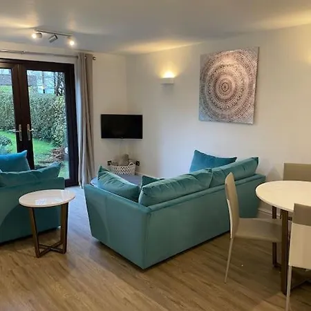 Gardenside, Free Private Parking Included, Apartment *