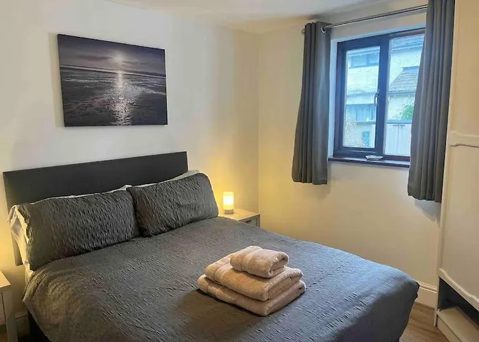 Gardenside, Free Private Parking Included,