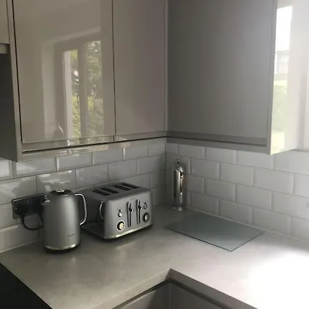 Apartmán Gardenside, Free Private Parking Included, *