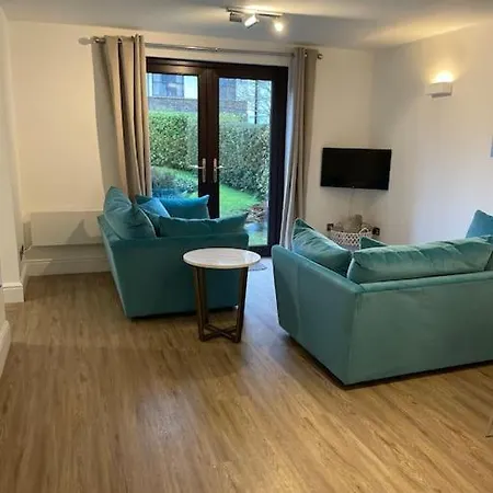 Apartmán Gardenside, Free Private Parking Included, *