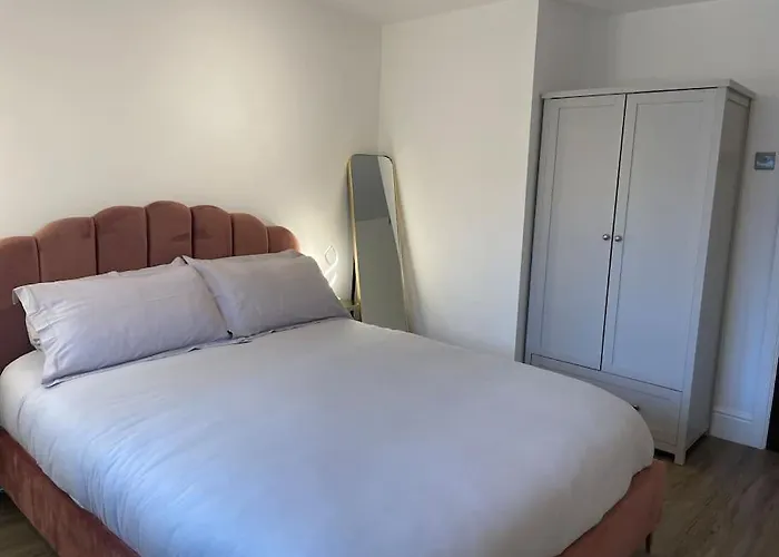 דירה Gardenside, Free Private Parking Included, *