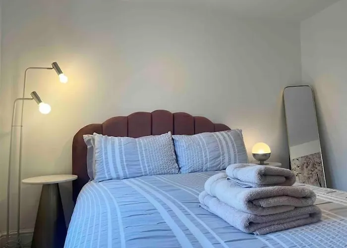 Gardenside, Free Private Parking Included, דירה *