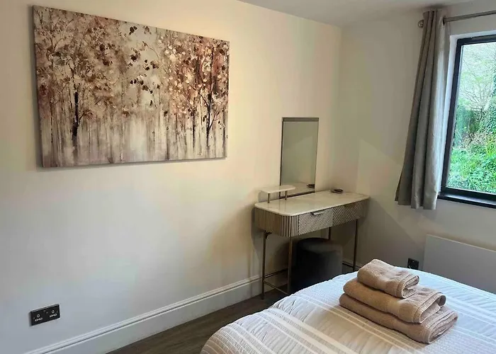 Gardenside, Free Private Parking Included,