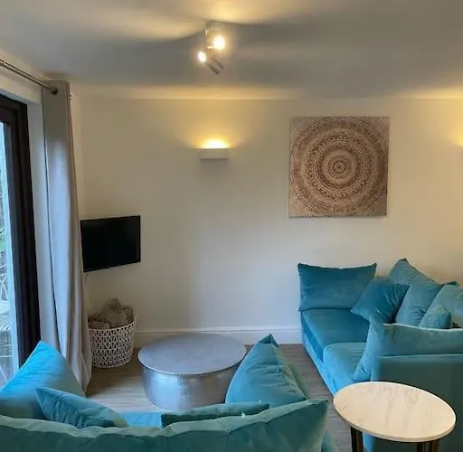 דירה Gardenside, Free Private Parking Included,